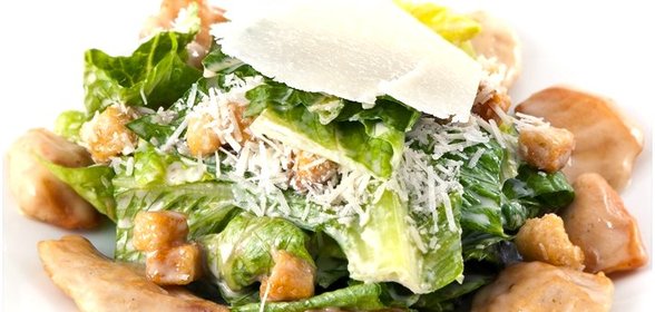 Салат Цезарь с куриной грудкой
