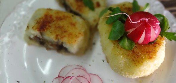 Картофельные зразы с луково-грибной начинкой
