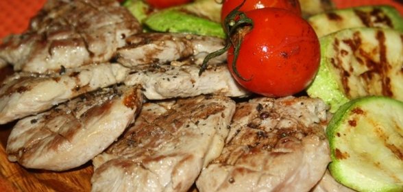 Свиная вырезка-гриль с овощами