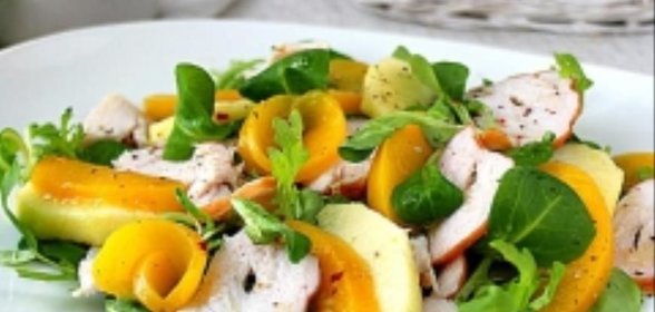 Салат с копченой курицей и персиками