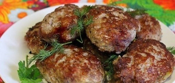 Мясные котлеты с шампиньонами и гречневыми хлопьями