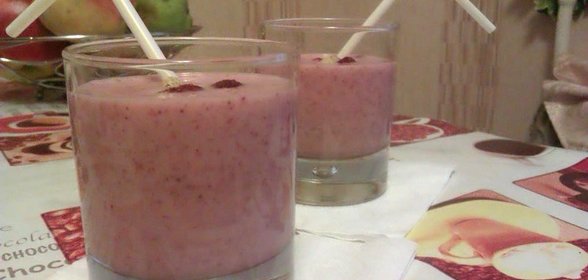 Молочный коктейль с земляникой