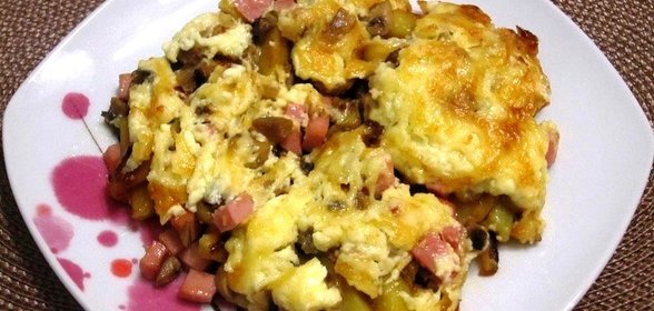 Запеканка с колбасой и грибами