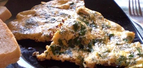 Омлет с курицей и зеленью