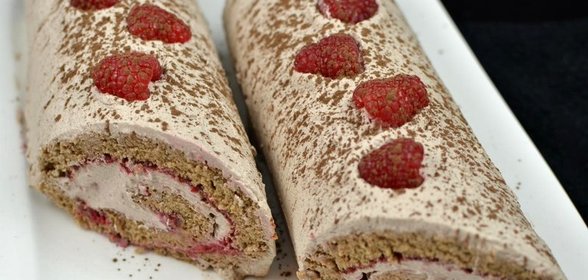 Рулет с малиной