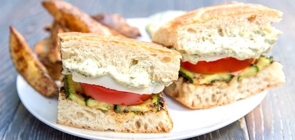 Бутерброды с кабачком и помидором