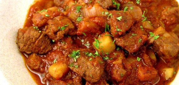 Гуляш с картошкой