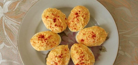 Фаршированные яйца с морковью и плавленным сыром