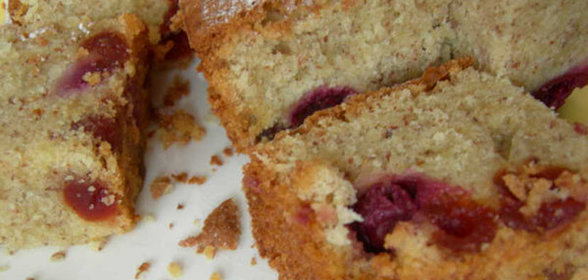 Миндальный кекс с вишней