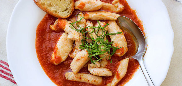 Куриная грудка в томатном соусе