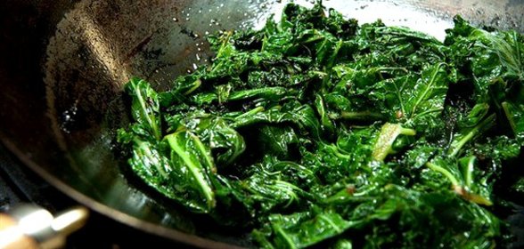 Листовая капуста с копченой паприкой