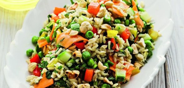 Овощной салат с коричневым рисом