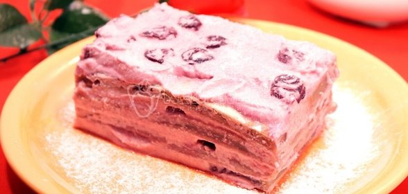 Пирожное с вишней