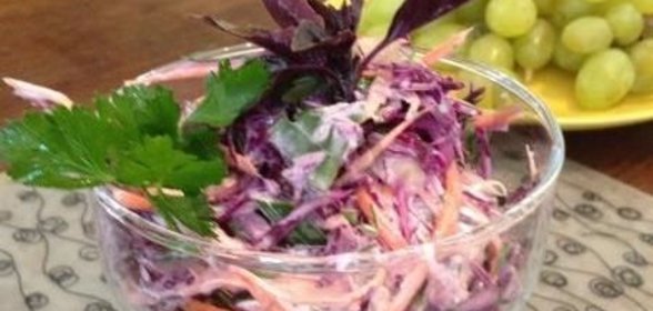 Салат из красной капусты перца и майонеза