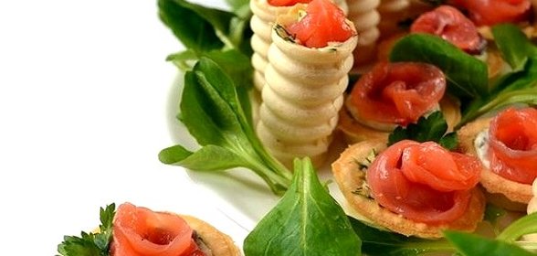 Тарталетки с семгой и сыром