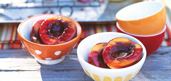 Сочные фрукты на гриле