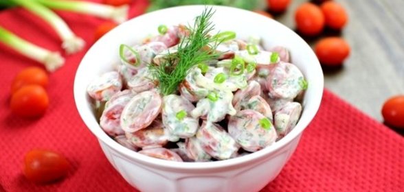 Cалат из помидоров со сметаной