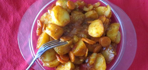 Картофель с овощами в соусе