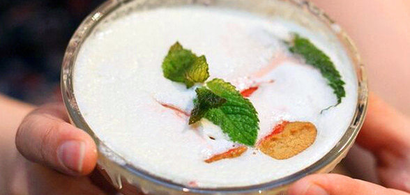 Парфе из клубники с имбирным печеньем и фреш-кремом