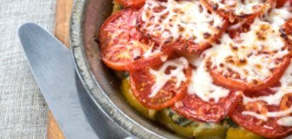 Свинина запеченная под шубой из перцев и помидор