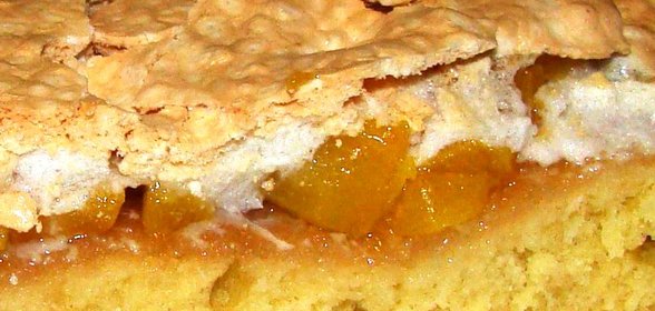 Персиковый пирог с безе