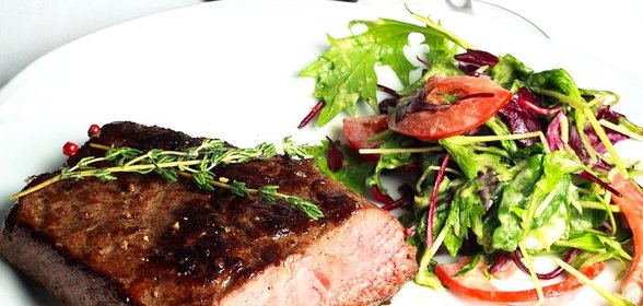 Легкий французский салат с соусом винегрет