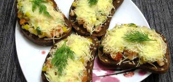 Горячие фитнес-бутерброды с ветчиной и сыром