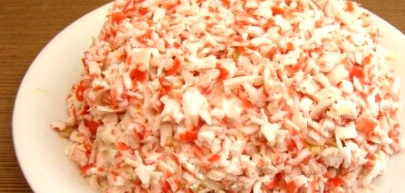 Крабовый салат с плавленым сыром