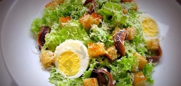 Салат с анчоусами