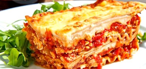 Лазанья с курицей и помидорами