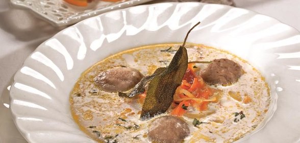 Пасхальный суп с клецками из печенки