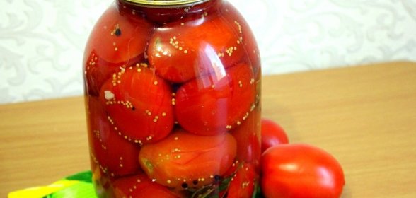 Маринованные помидоры с базиликом и семенами горчицы