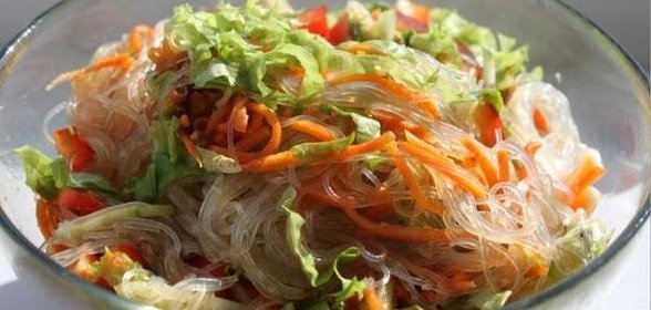 Фунчоза с курицей и овощами