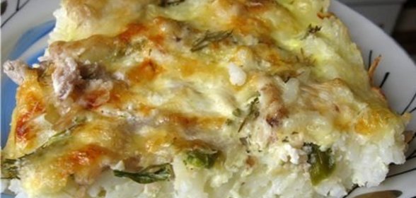 Рисовая запеканка с курицей и соусом бешамель