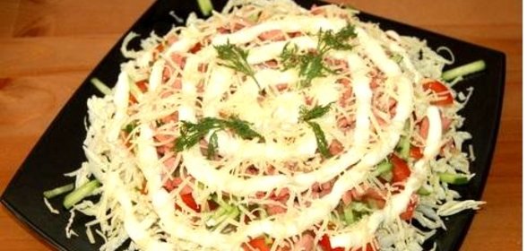 Салат из пекинской капусты с колбасой