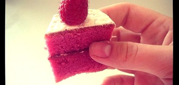 Малиновый манник без муки на сметане
