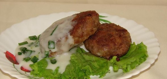Котлеты из баранины в луковой подливе