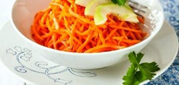 Салат из моркови с яблоком