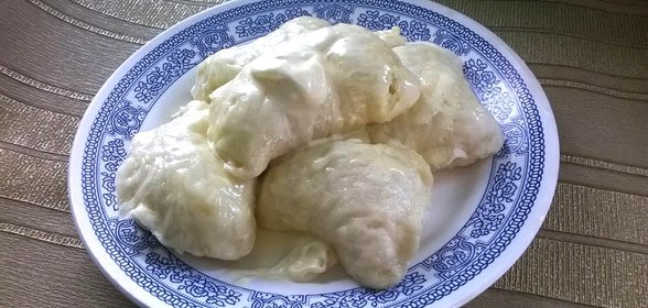 Паровые вареники с творогом и изюмом