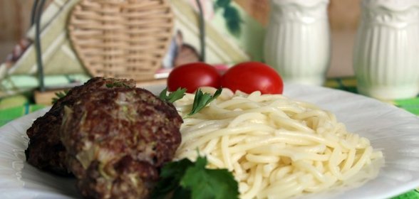 Котлеты из говядины с кабачком и овсяными хлопьями