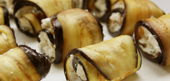 Рулетики из баклажанов с творогом