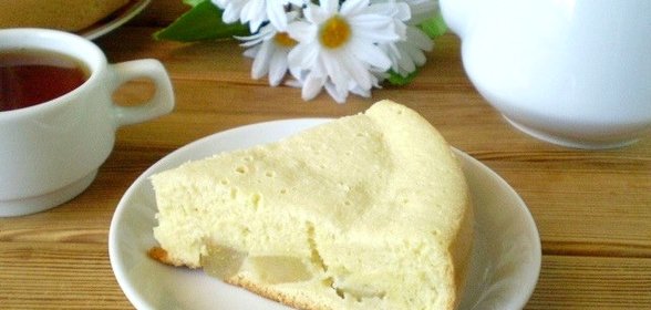 Пирог из бисквитного теста с начинкой