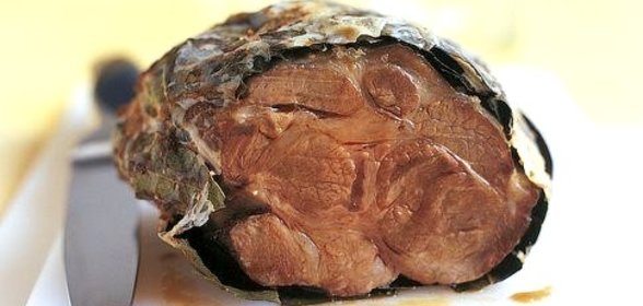 Пряная буженина, запеченная в духовке