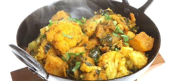 Цветная капуста с картофелем в индийских специях