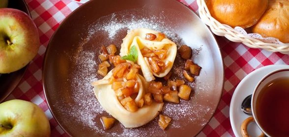 Блины с яблоками и корицей