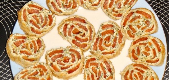 Лаваш, фаршированный красной рыбой