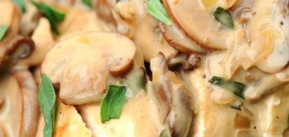 Запеченое филе индейки в сливочно-грибном соусе