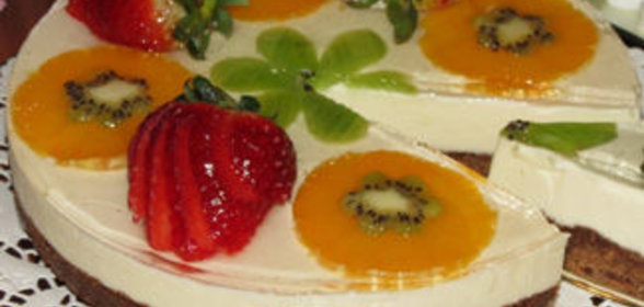 Чизкейк без выпечки с сыром Маскарпоне, клубникой и фруктами