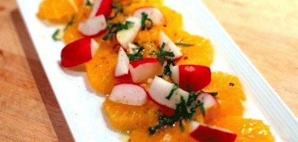 Салат из редиски с апельсином