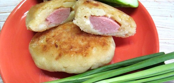 Картофельные пирожки с сарделькой